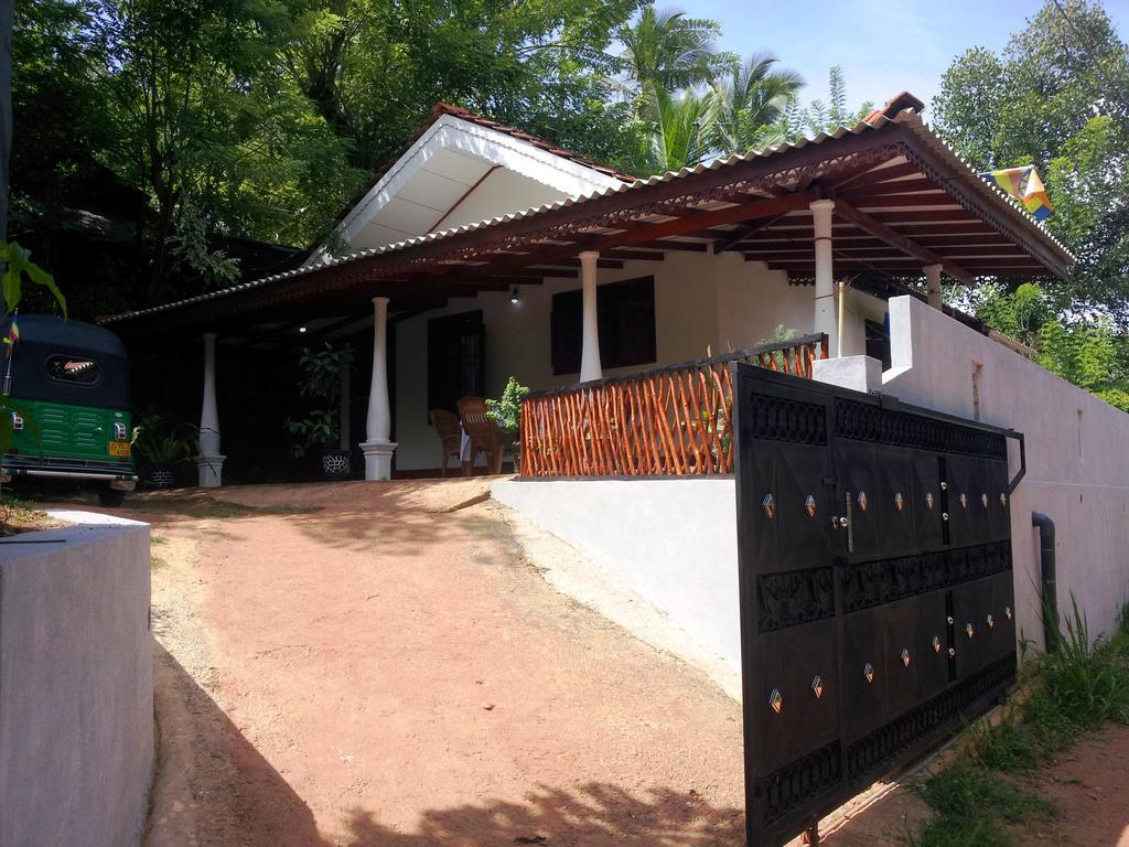 Methusha Holiday House Mirissa Esterno foto