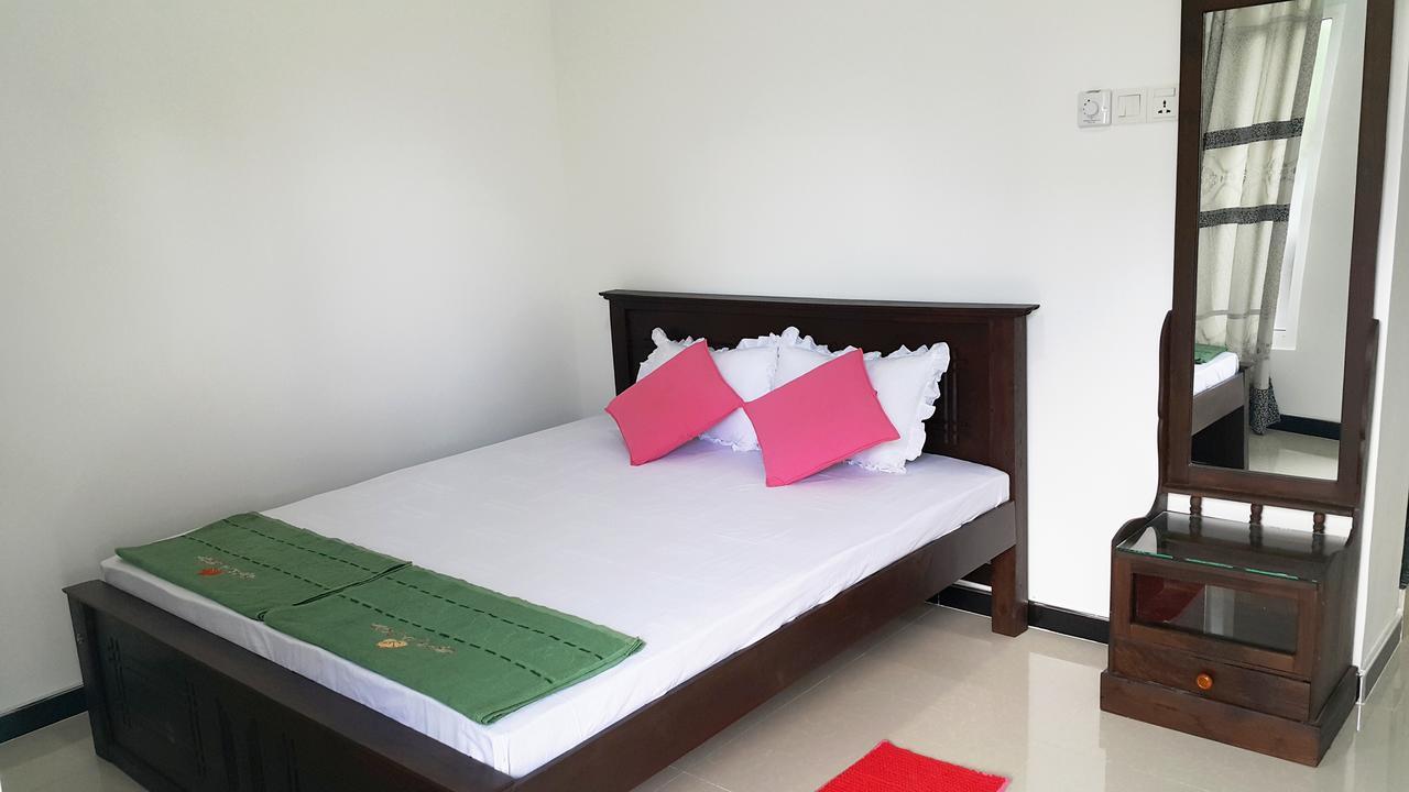 Methusha Holiday House Mirissa Esterno foto